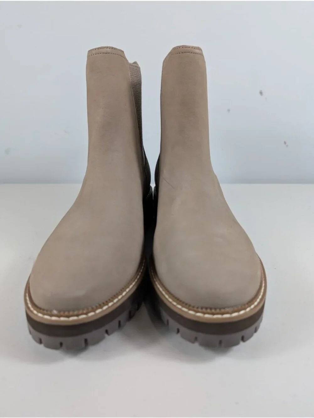 Tom's Dakota lug Chelsea boots women's size 9.5